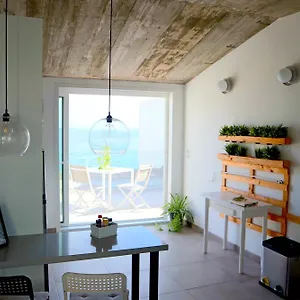 durmiendo-sobre-el-mar-vivienda-los-riscos.in-canary-islands.com/